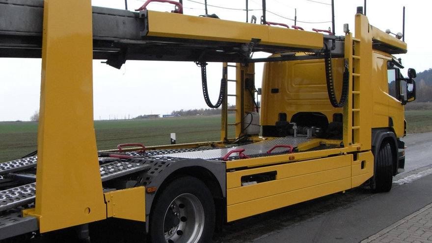 LKW nach Sandstrahlung und Lackierung